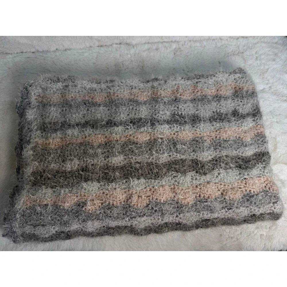 Vintage Handmade Fuzzy Boucle Yarn Blanket Throw Gray Blush Pink Cream 43